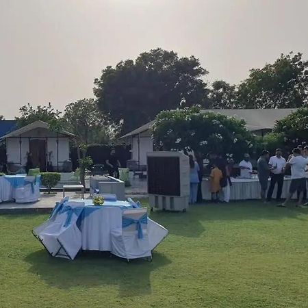 Luxury Farmhouse In Chhatarpur With Pool Nuova Delhi Esterno foto
