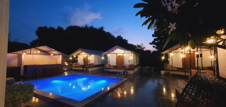 Luxury Farmhouse In Chhatarpur With Pool Nuova Delhi Esterno foto