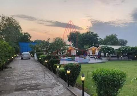 Luxury Farmhouse In Chhatarpur With Pool Nuova Delhi Esterno foto