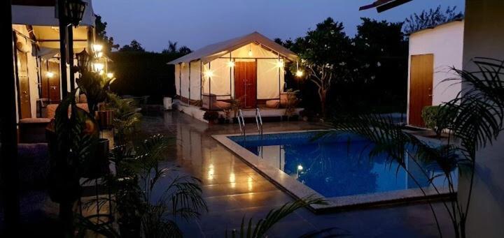 Luxury Farmhouse In Chhatarpur With Pool Nuova Delhi Esterno foto