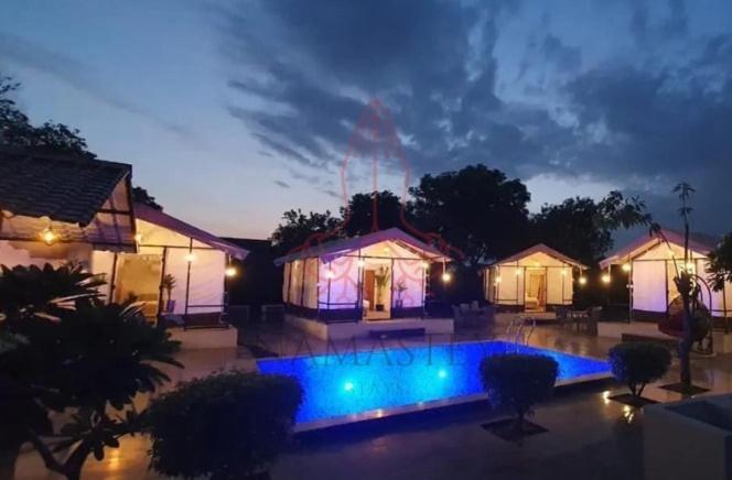 Luxury Farmhouse In Chhatarpur With Pool Nuova Delhi Esterno foto