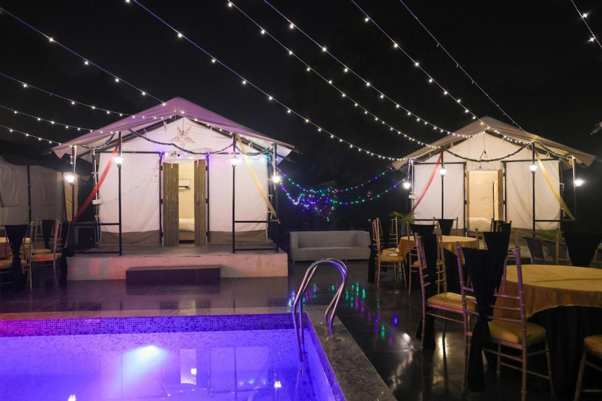 Luxury Farmhouse In Chhatarpur With Pool Nuova Delhi Esterno foto
